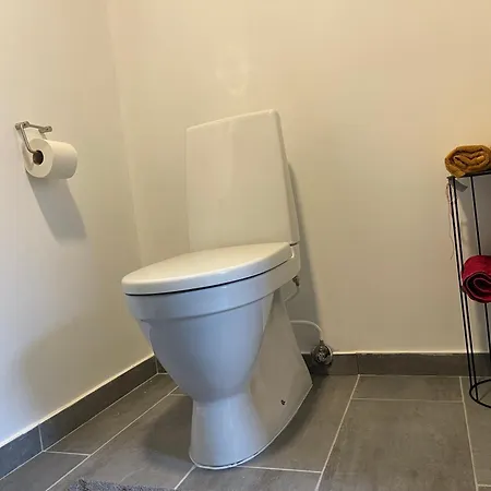 Billund- Newly Renovated 1 Bedroom Kitchen *